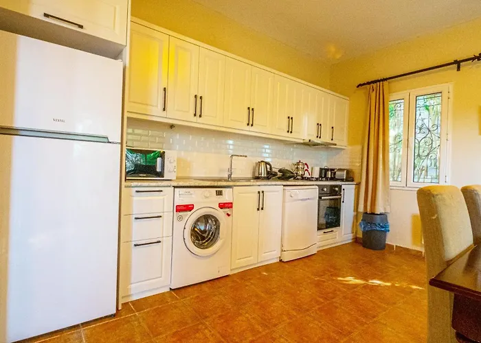 Salmakis * オータキャンツ